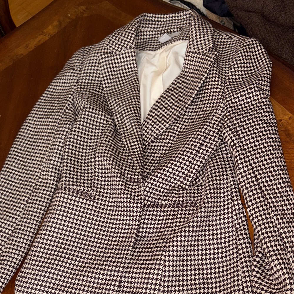Women’s houndstooth blazer